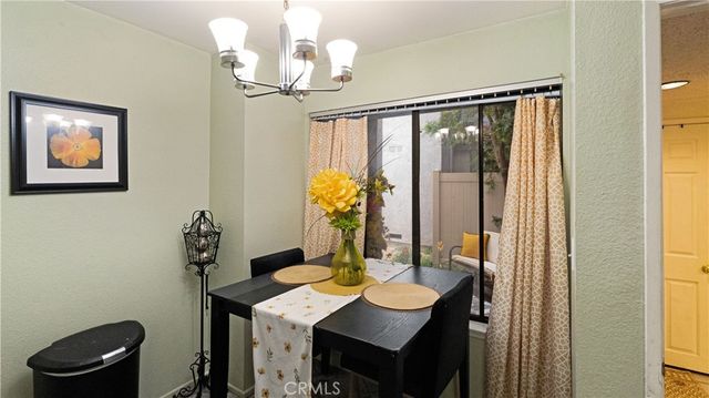 20651 Roscoe L, Winnetka, CA 91306