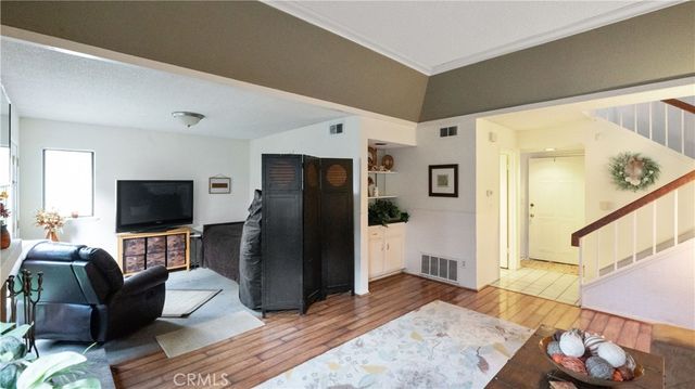 20651 Roscoe L, Winnetka, CA 91306