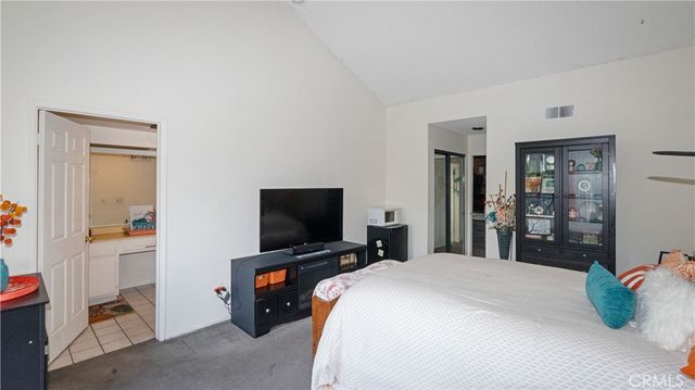 20651 Roscoe L, Winnetka, CA 91306