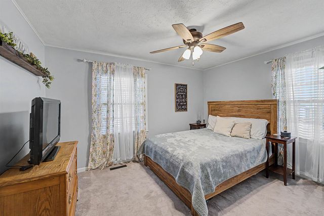 525 Fairview St, Salina, KS 67401