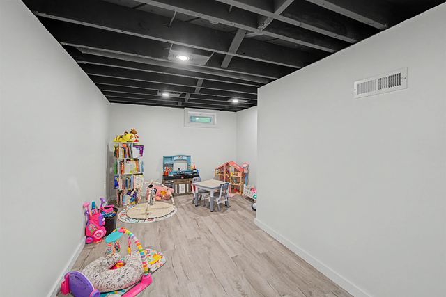 525 Fairview St, Salina, KS 67401