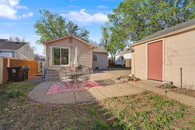 525 Fairview St, Salina, KS 67401