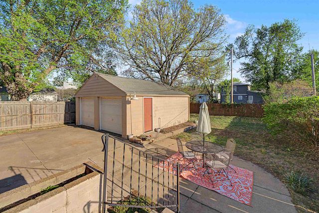 525 Fairview St, Salina, KS 67401