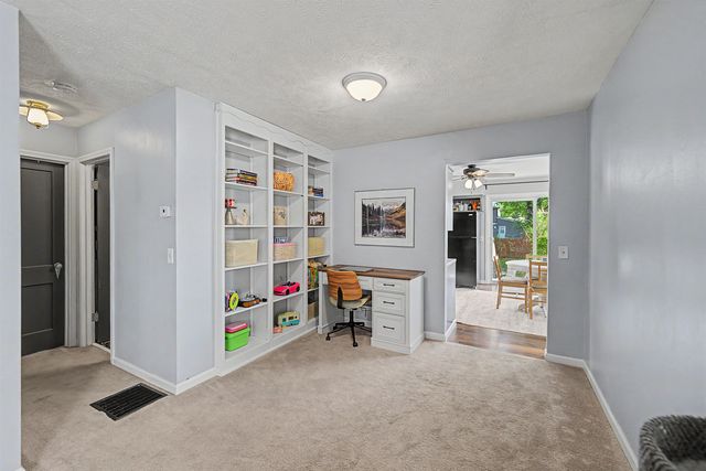 525 Fairview St, Salina, KS 67401