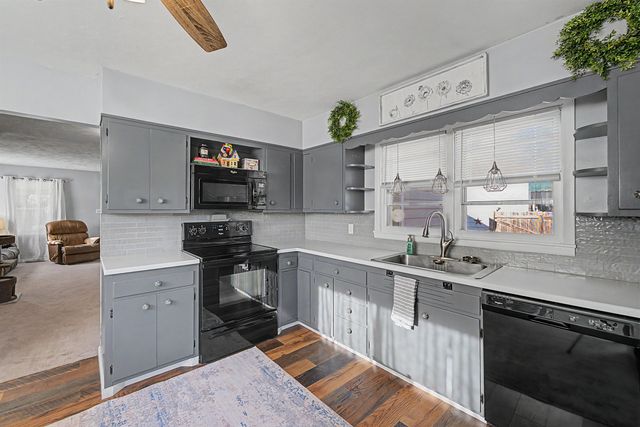 525 Fairview St, Salina, KS 67401