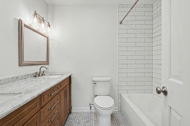 7953 WOODFORD LN, Germantown, TN 38138