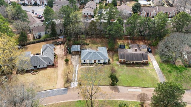 7953 WOODFORD LN, Germantown, TN 38138