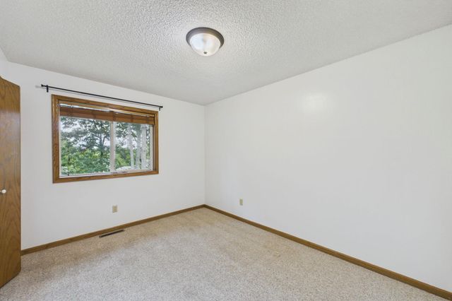 7018 43rd Street N, Oakdale, MN 55128