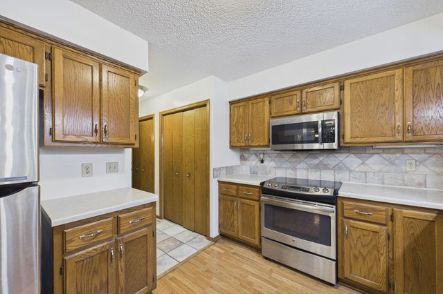 7018 43rd Street N, Oakdale, MN 55128