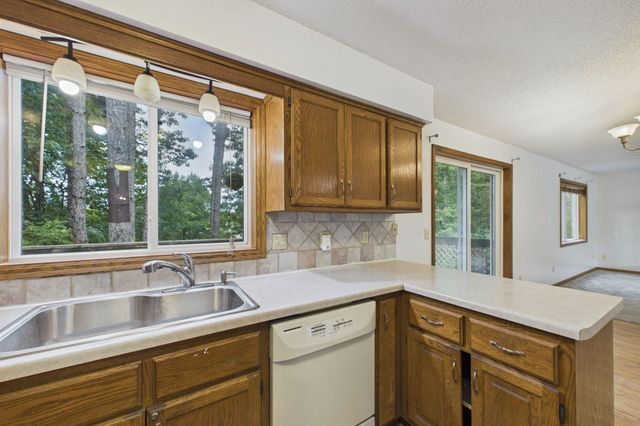 7018 43rd Street N, Oakdale, MN 55128
