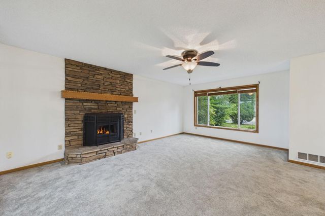 7018 43rd Street N, Oakdale, MN 55128