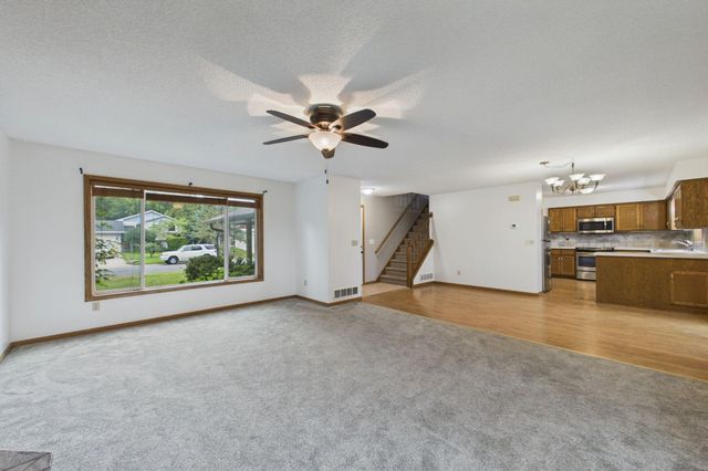 7018 43rd Street N, Oakdale, MN 55128