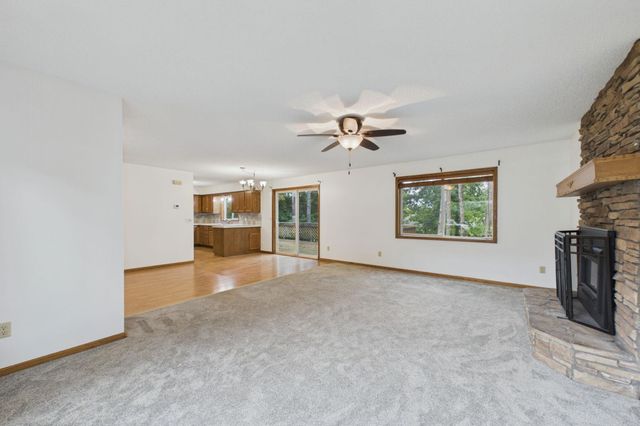 7018 43rd Street N, Oakdale, MN 55128