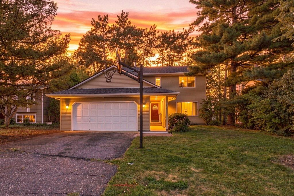 7018 43rd Street N, Oakdale, MN 55128