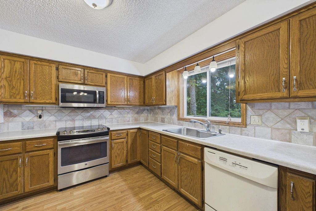 7018 43rd Street N, Oakdale, MN 55128 — photo 3