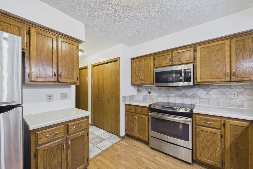 7018 43rd Street N, Oakdale, MN 55128 — photo 4