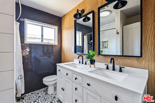 4610 3rd Avenue, Los Angeles, CA 90043