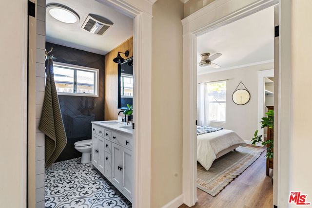 4610 3rd Avenue, Los Angeles, CA 90043