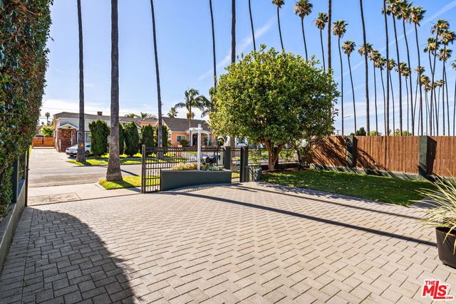 4610 3rd Avenue, Los Angeles, CA 90043