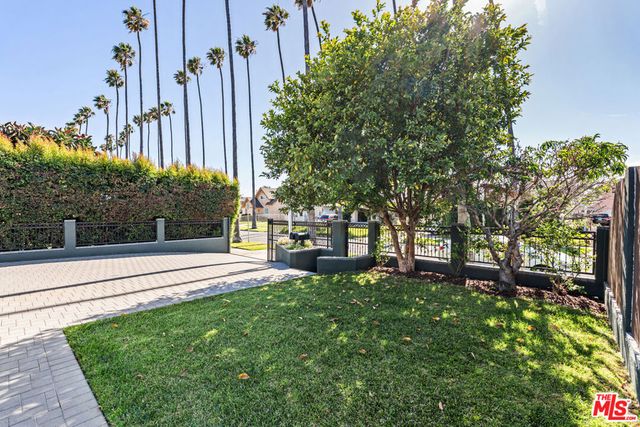 4610 3rd Avenue, Los Angeles, CA 90043