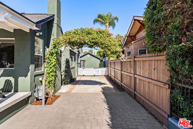 4610 3rd Avenue, Los Angeles, CA 90043