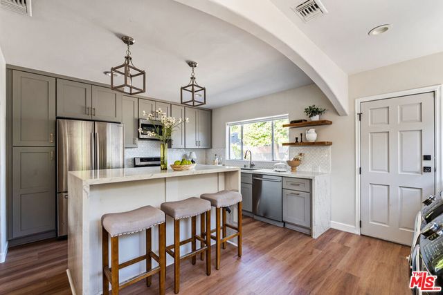 4610 3rd Avenue, Los Angeles, CA 90043