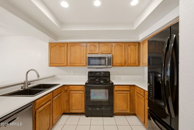 2201 W UNION HILLS Drive 123, Phoenix, AZ 85027