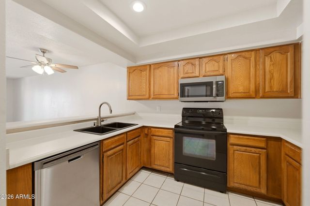 2201 W UNION HILLS Drive 123, Phoenix, AZ 85027