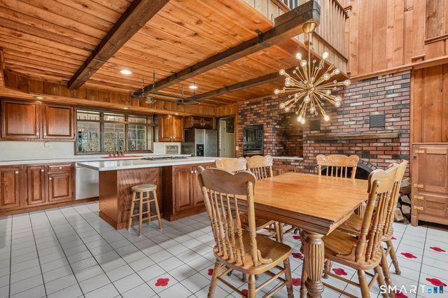 250 Tanglewood Road, Stratford, CT 06614