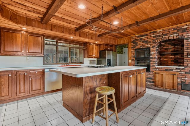 250 Tanglewood Road, Stratford, CT 06614