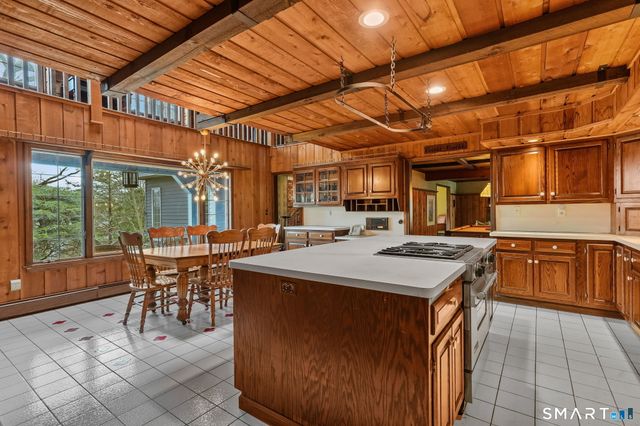 250 Tanglewood Road, Stratford, CT 06614