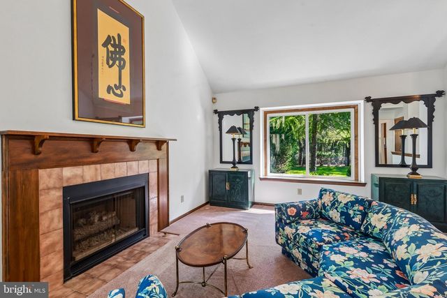 3 POINTE VIEW CIR, Medford, NJ 08055