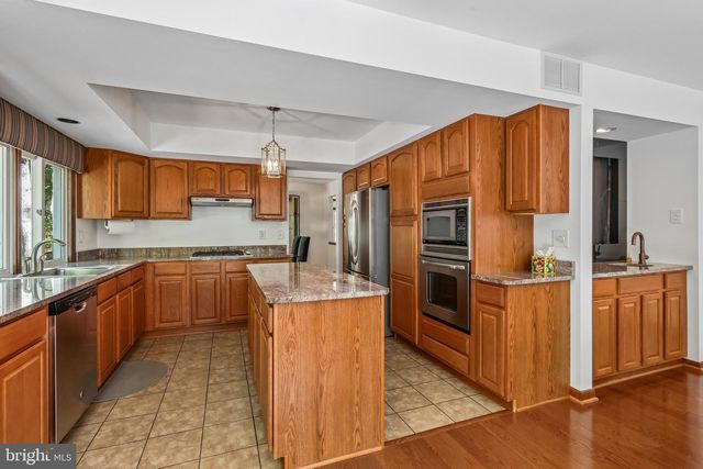 3 POINTE VIEW CIR, Medford, NJ 08055