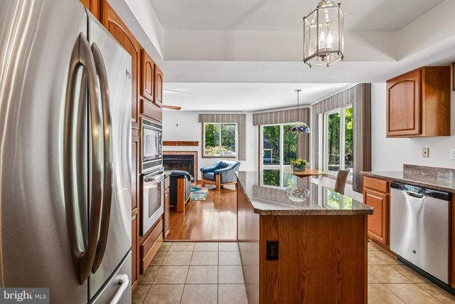 3 POINTE VIEW CIR, Medford, NJ 08055