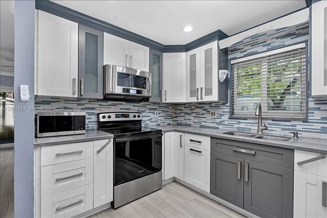 7911 SW 7th Place, North Lauderdale, FL 33068