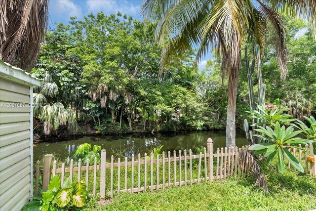 7911 SW 7th Place, North Lauderdale, FL 33068
