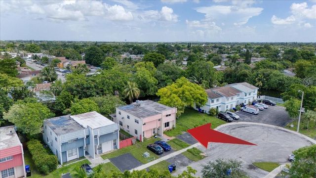 7911 SW 7th Place, North Lauderdale, FL 33068