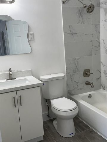 5725 NW 114th Path 106, Doral, FL 33178