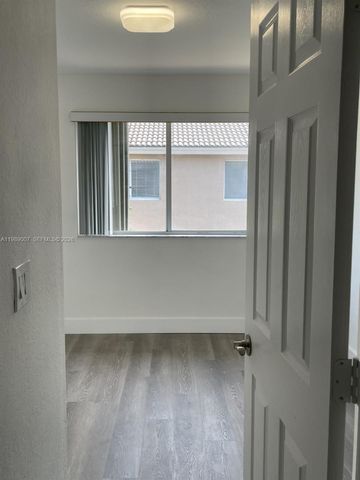 5725 NW 114th Path 106, Doral, FL 33178