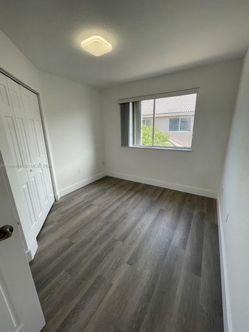 5725 NW 114th Path 106, Doral, FL 33178