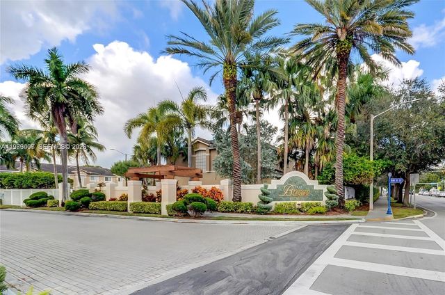 5725 NW 114th Path 106, Doral, FL 33178