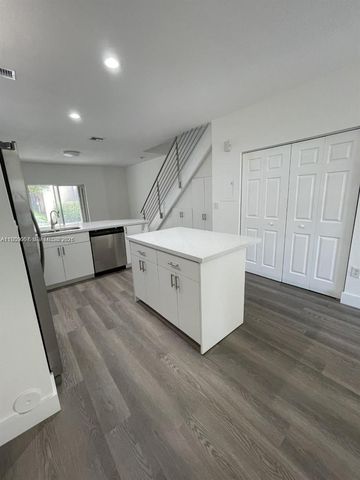 5725 NW 114th Path 106, Doral, FL 33178