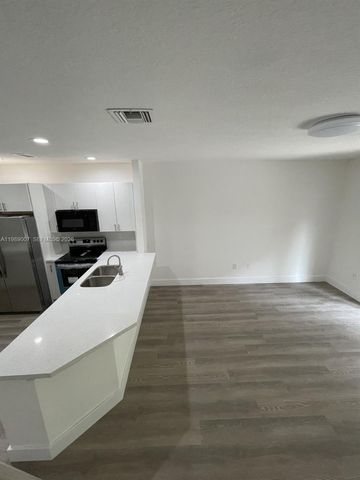 5725 NW 114th Path 106, Doral, FL 33178