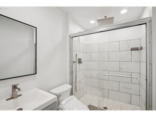 111 FINN HALL Rd, Woodland, WA 98674