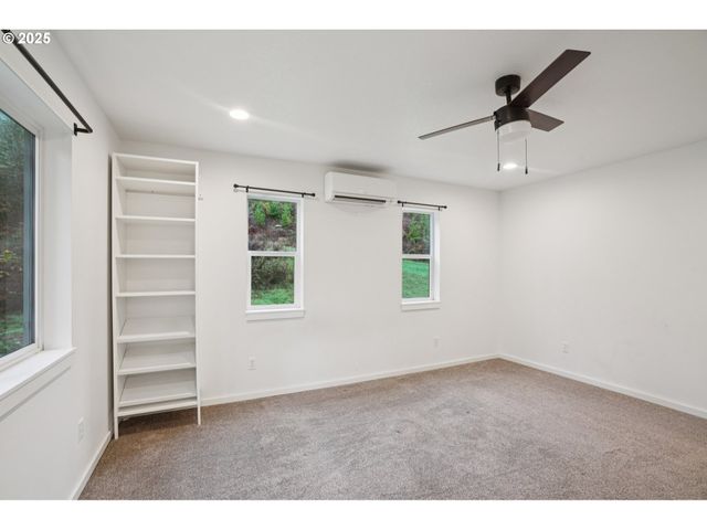 111 FINN HALL Rd, Woodland, WA 98674