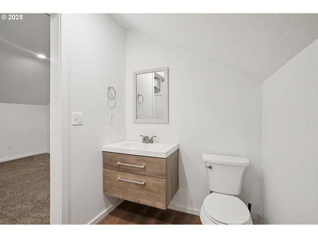 111 FINN HALL Rd, Woodland, WA 98674