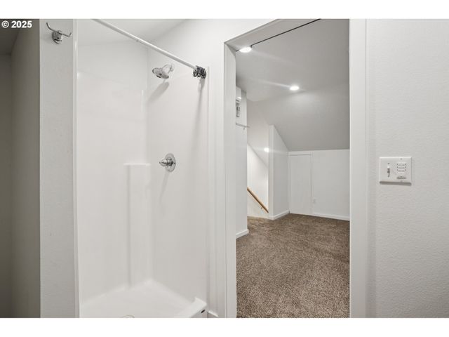 111 FINN HALL Rd, Woodland, WA 98674