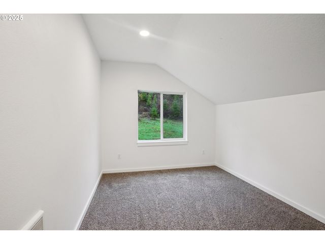 111 FINN HALL Rd, Woodland, WA 98674