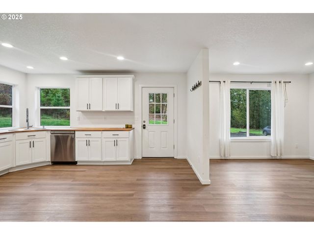 111 FINN HALL Rd, Woodland, WA 98674