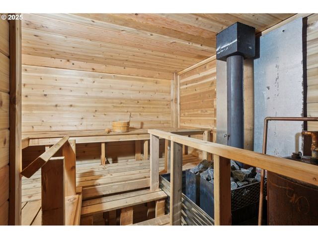 111 FINN HALL Rd, Woodland, WA 98674